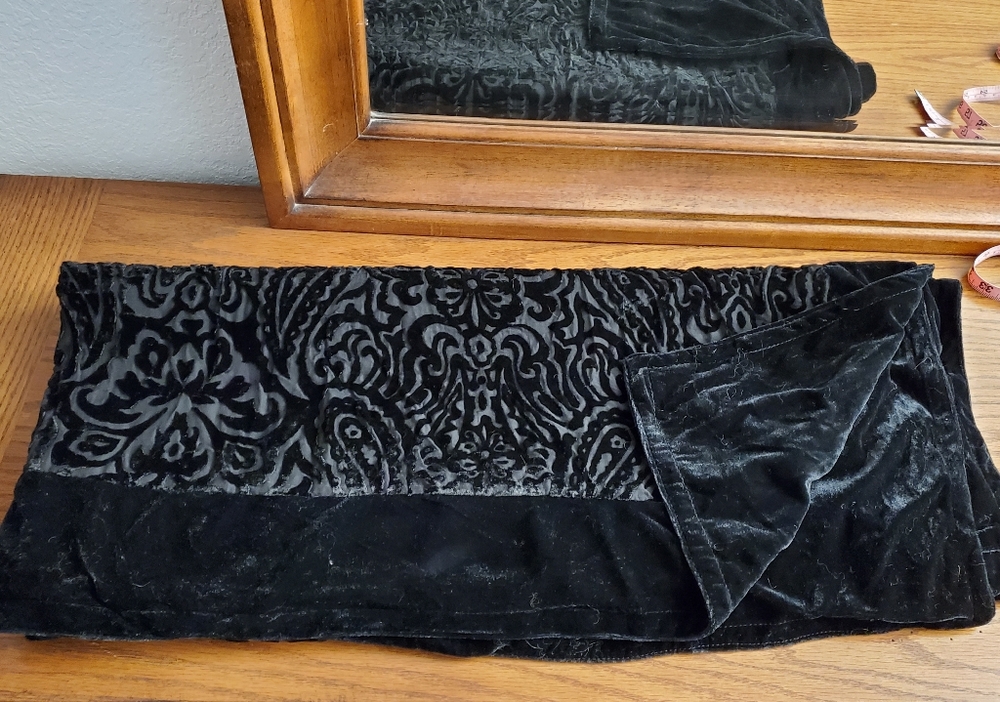 🔥GORG🔥BLACK VELVET BURNOUT THROW